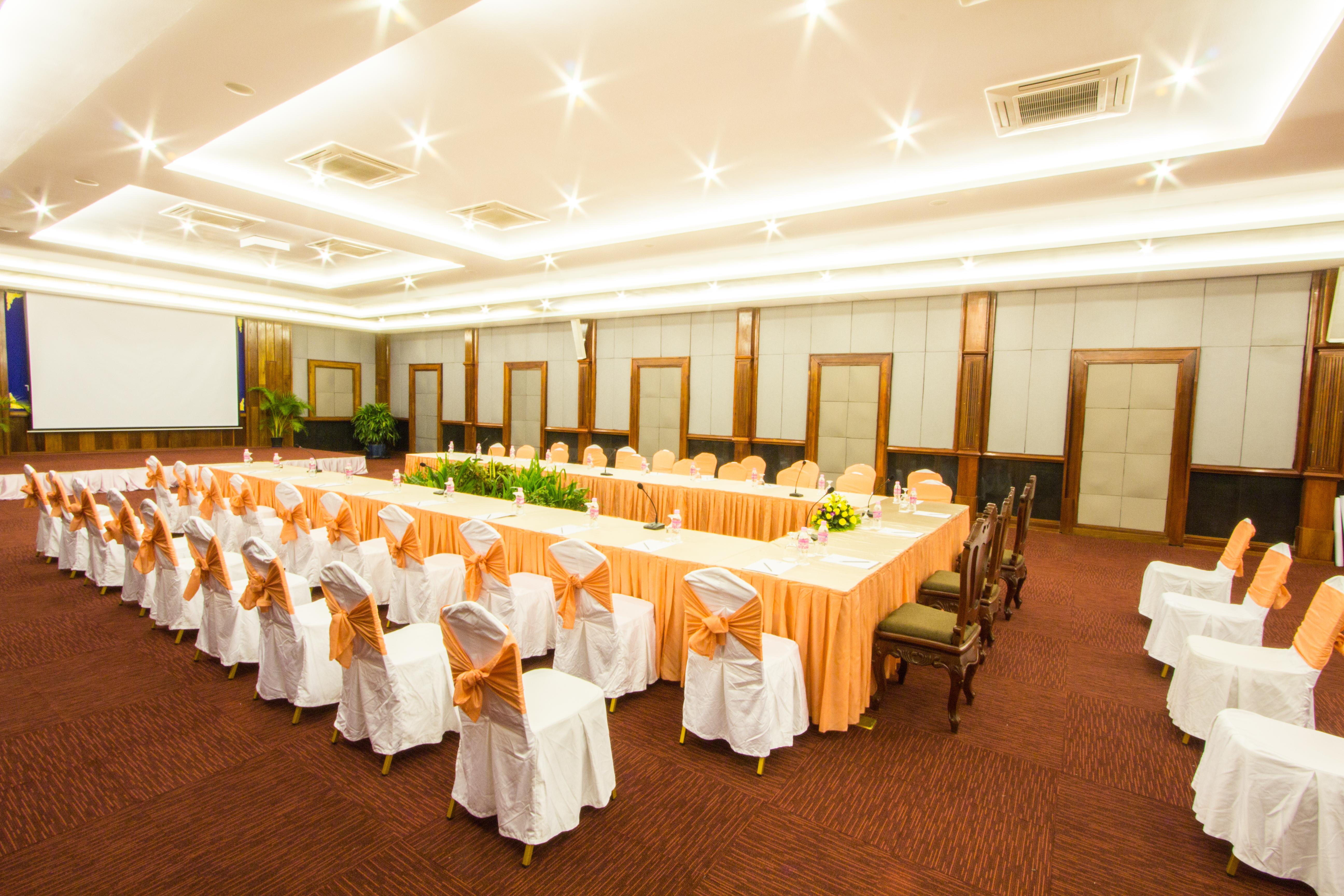 Royal Empire Premium Hotel Сием Реап Екстериор снимка