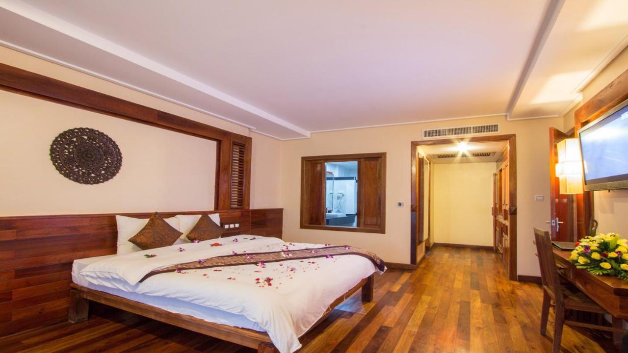 Royal Empire Premium Hotel Сием Реап Екстериор снимка