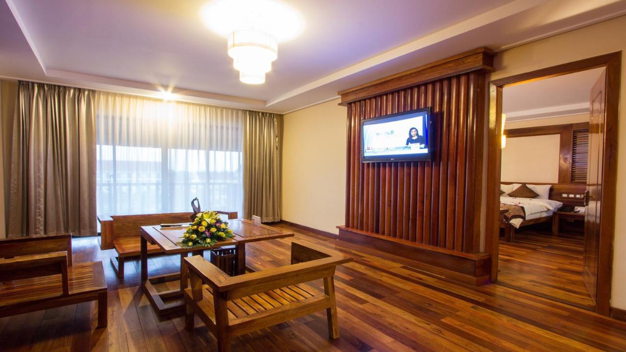 Royal Empire Premium Hotel Сием Реап Екстериор снимка