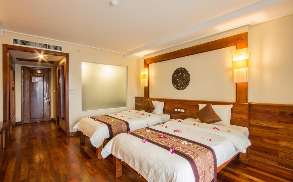 Royal Empire Premium Hotel Сием Реап Стая снимка