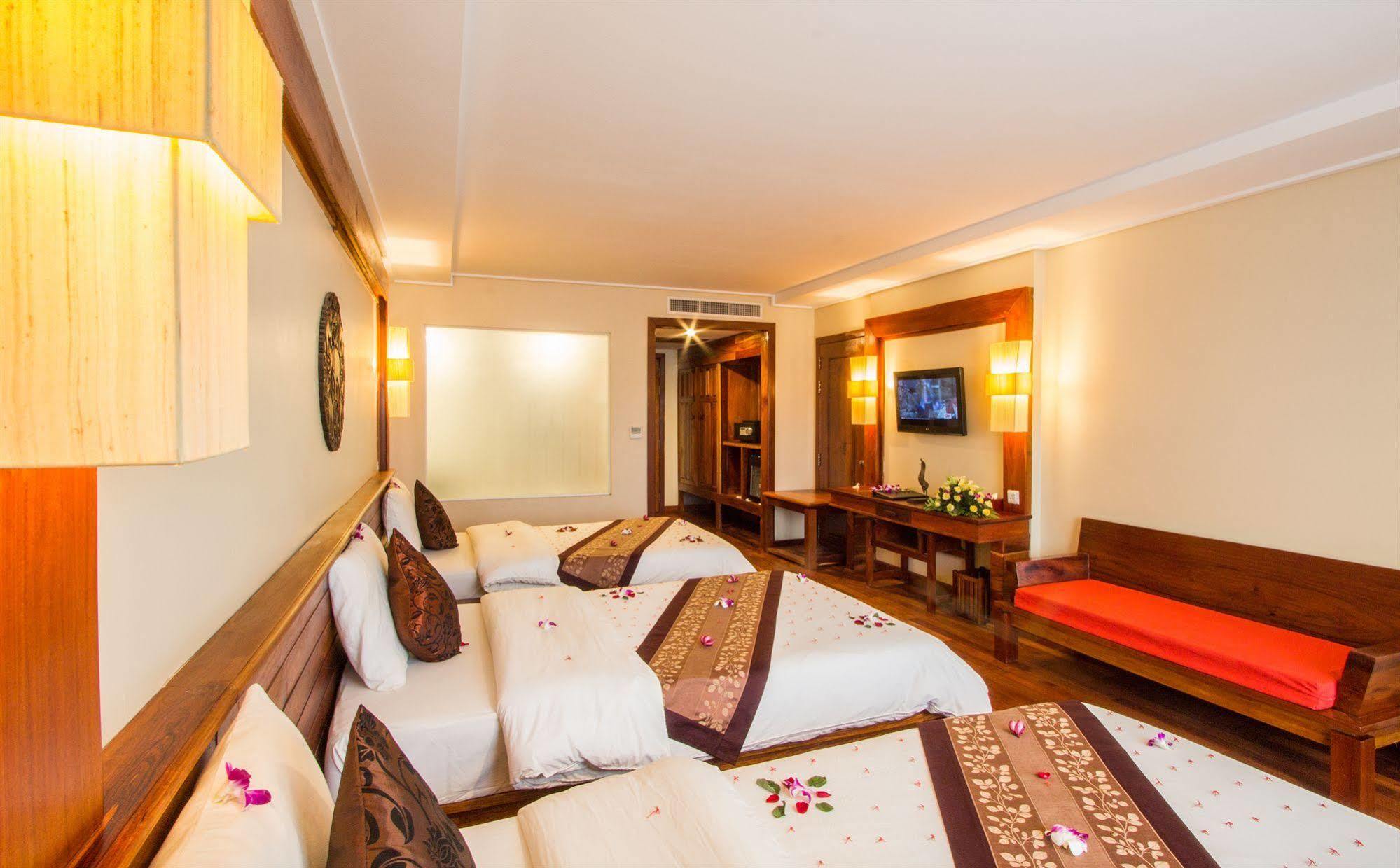 Royal Empire Premium Hotel Сием Реап Екстериор снимка